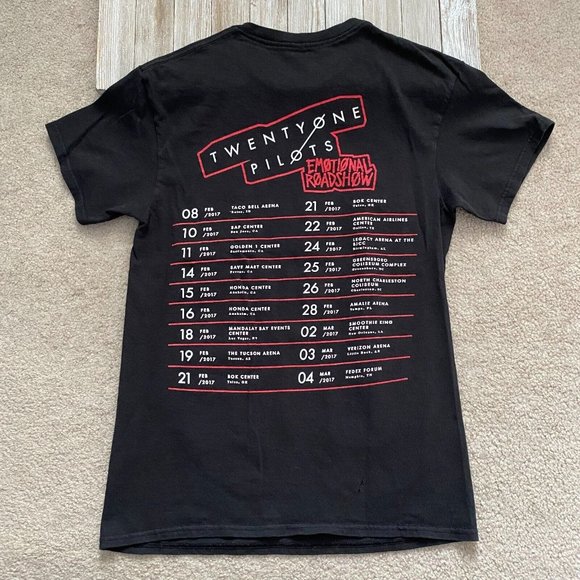 Twenty One Pilots Chest Approx. 17'' Emotional Roadshow 2017 Graphic T-Shirt - Picture 5 of 12